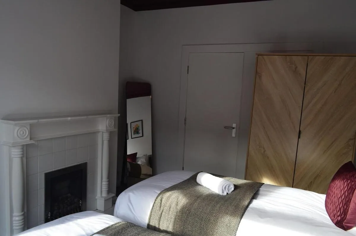 Spacious 4-Bedroom Home Near University Of Hull Kingston upon Hull 0*,  Royaume-Uni