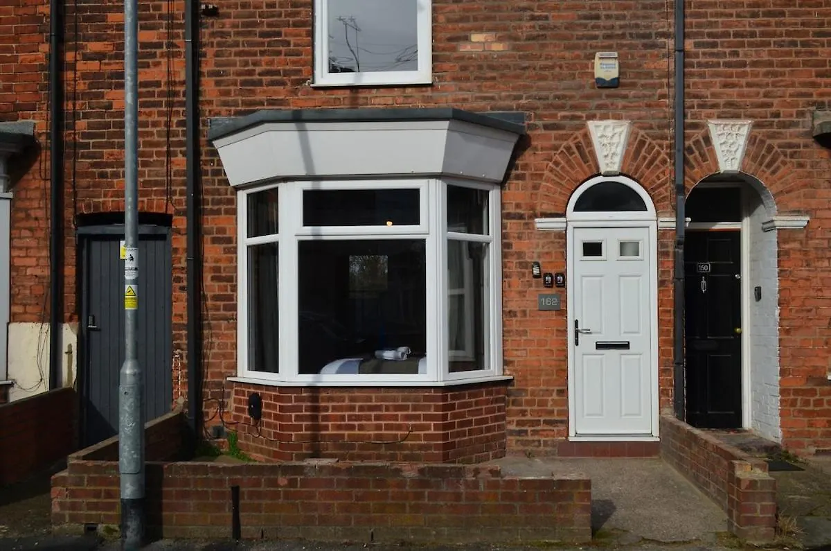 Spacious 4-Bedroom Home Near University Of Hull Kingston upon Hull