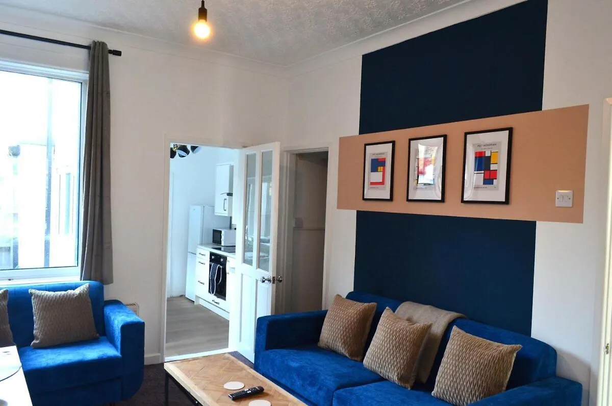 Spacious 4-Bedroom Home Near University Of Hull Kingston upon Hull 0*,